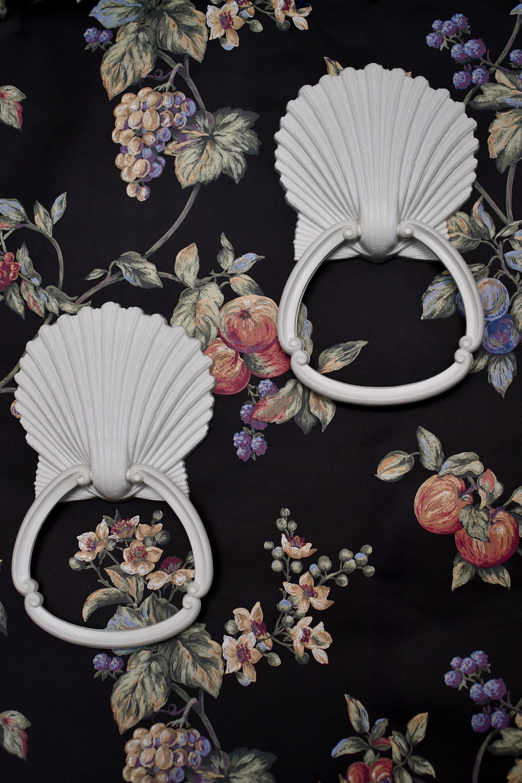Vintage Set of Two White Plastic Mold HomeCo Seashell Towel Rings