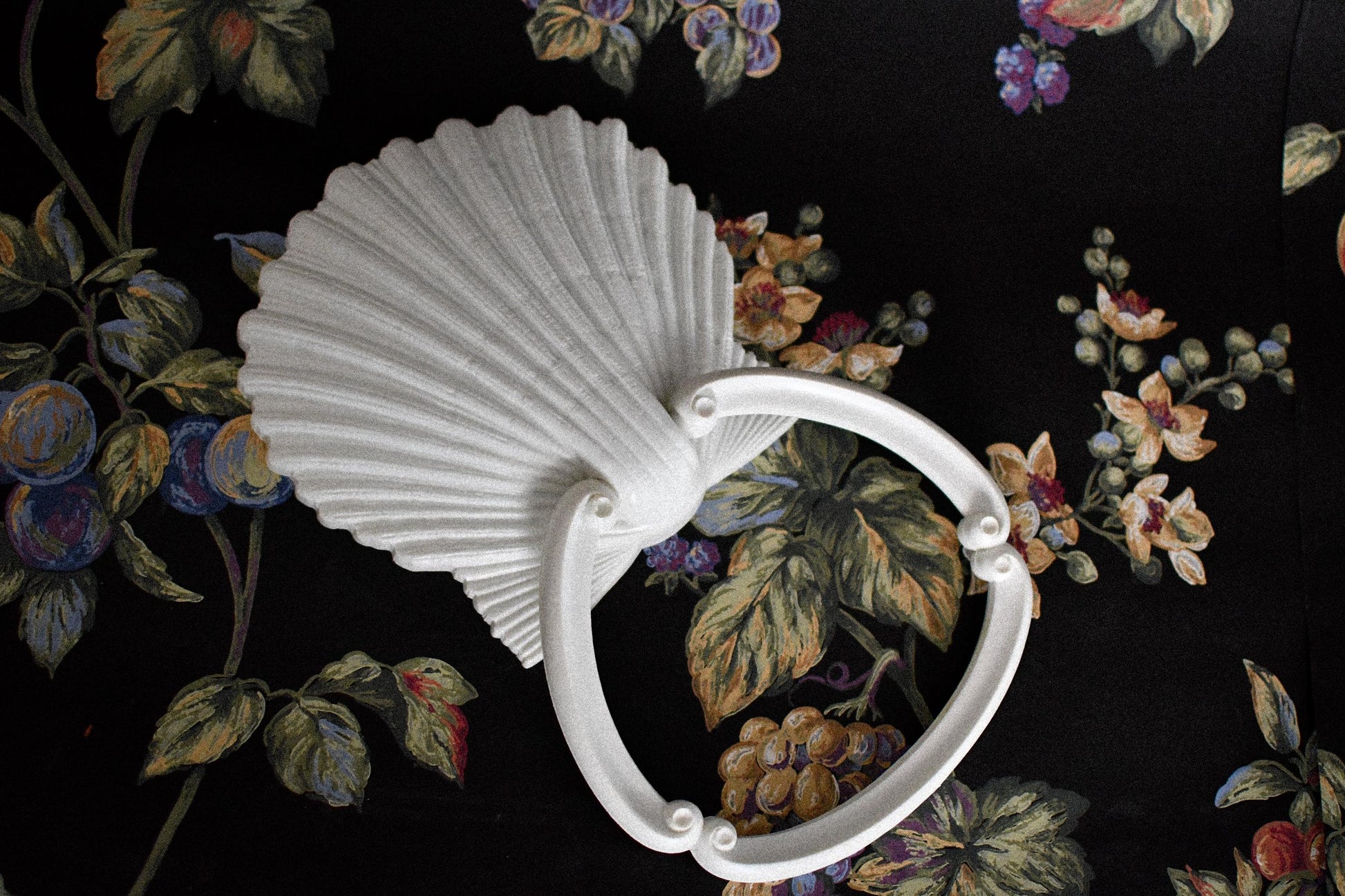 Vintage Set of Two White Plastic Mold HomeCo Seashell Towel Rings