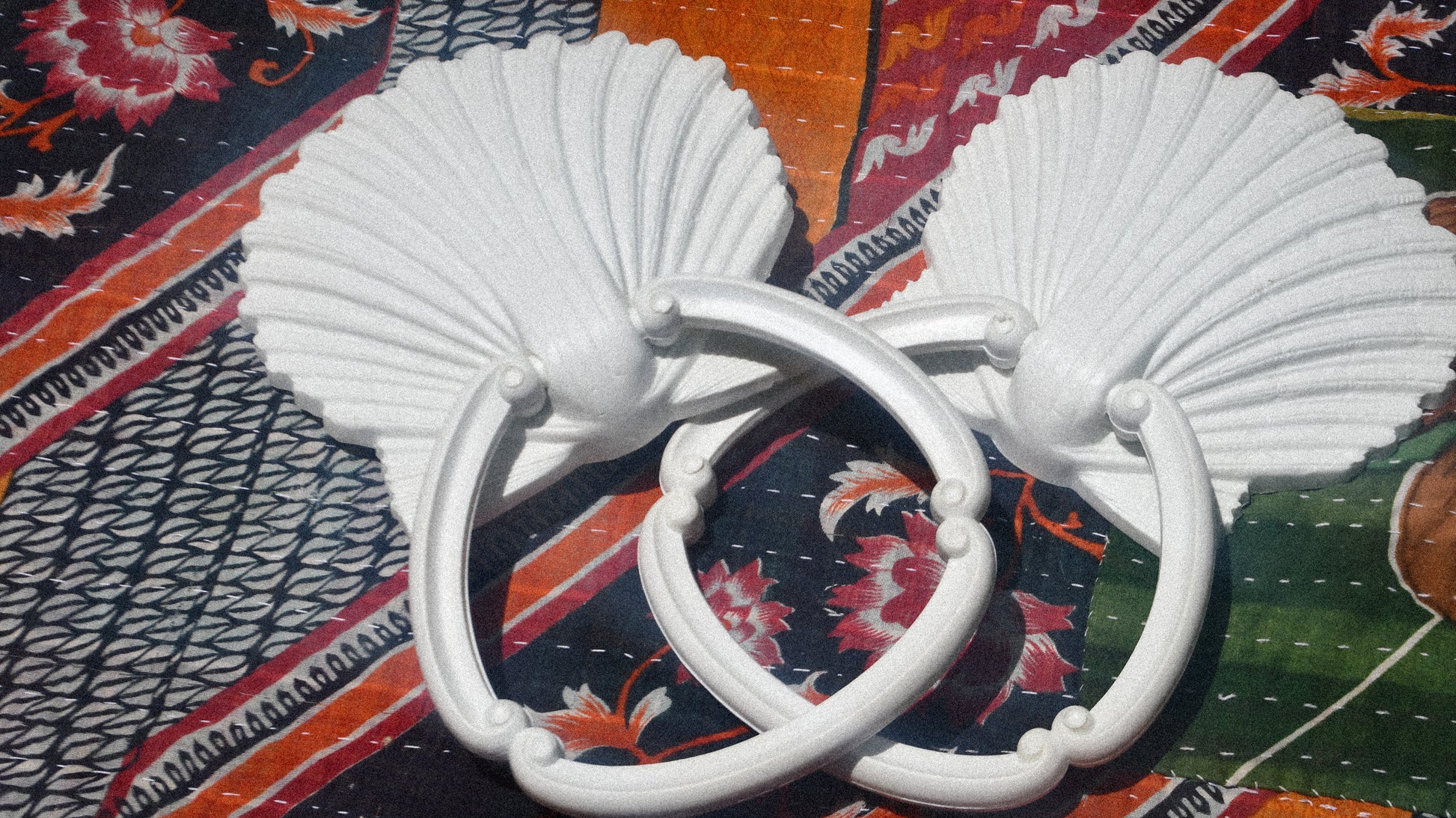 Vintage Set of Two White Plastic Mold HomeCo Seashell Towel Rings