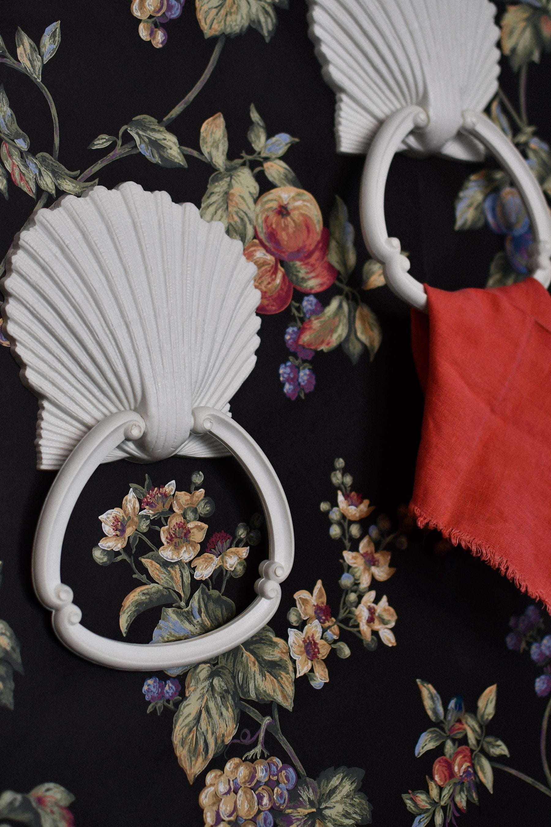 Vintage Set of Two White Plastic Mold HomeCo Seashell Towel Rings